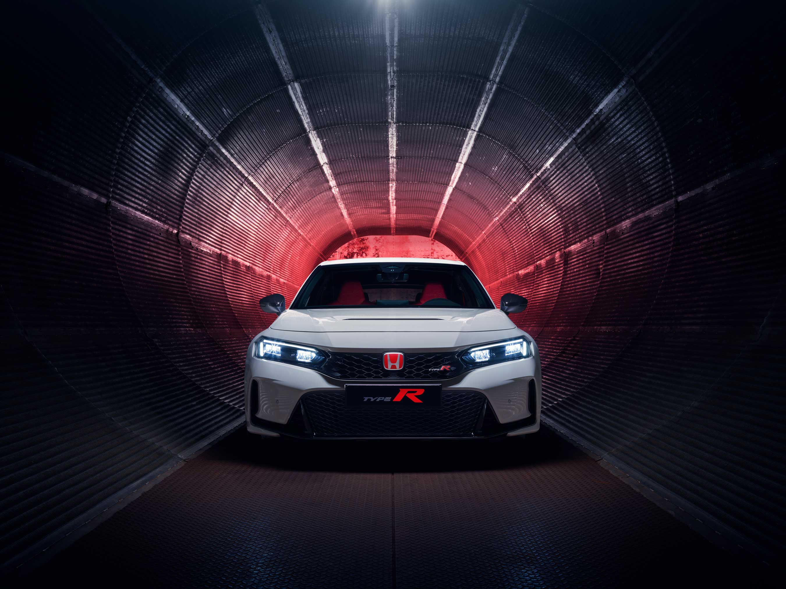 Honda Civic Type R blanche import&eacute;e d&rsquo;Europe, pr&eacute;sent&eacute;e par le Garage Majestic SA &agrave; La Tour-de-Tr&ecirc;me, sp&eacute;cialiste de l&rsquo;importation automobile en Suisse.